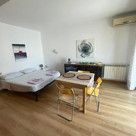 Bright And Cozy Near Trastevere Station *