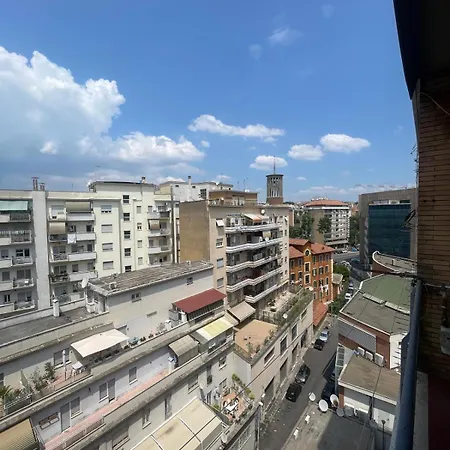 Bright And Cozy Near Trastevere Station